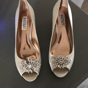 Badgley Mischka ivory heels